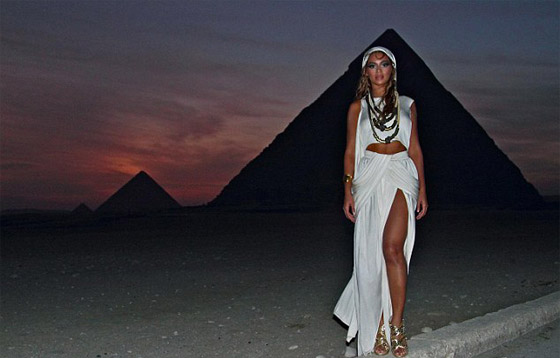  صور مشاهير زاروا الاهرامات من بينهم الاميرة ديانا، شاكيرا، ميسي، اوباما وبيونسيه صورة رقم 7