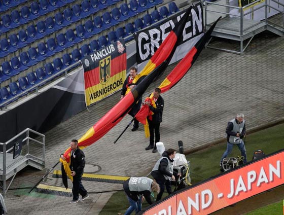 قنبلة تحول دون اقامة مباراة كانت ستحضرها ميركل ووزراء من حكومتها صورة رقم 1 قنبلة تحول دون اقامة مباراة كانت ستحضرها ميركل ووزراء من حكومتها صورة رقم 1