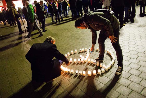 قنبلة تحول دون اقامة مباراة كانت ستحضرها ميركل ووزراء من حكومتها صورة رقم 8 قنبلة تحول دون اقامة مباراة كانت ستحضرها ميركل ووزراء من حكومتها صورة رقم 8