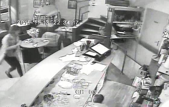 شاهد كيف فجر انتحاري باريس نفسه لحظة اثر لحظة صورة رقم 9