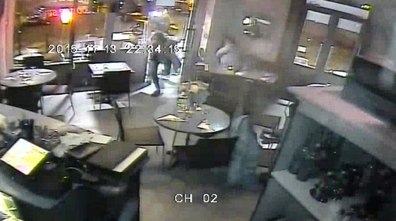 شاهد كيف فجر انتحاري باريس نفسه لحظة اثر لحظة صورة رقم 4