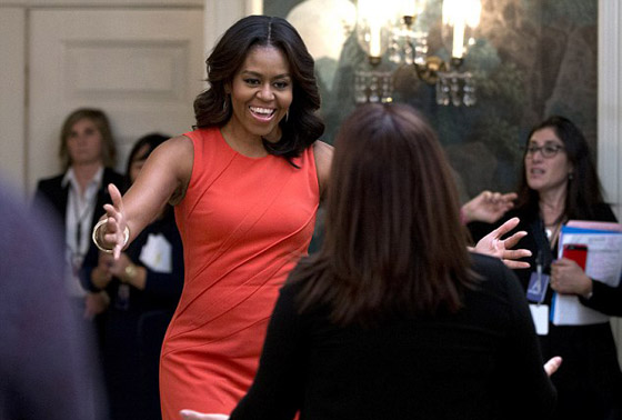 سيدة امريكا الاولى تستغل انشغال زوجها بالقمة وتستمتتع بالرقص صورة رقم 4