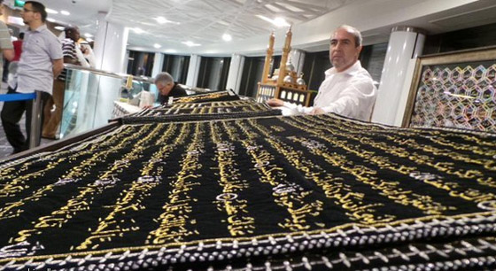 رافضا بيعه.. فنان سوري يطالب بحفظ قرآنه النادر في تركيا صورة رقم 4