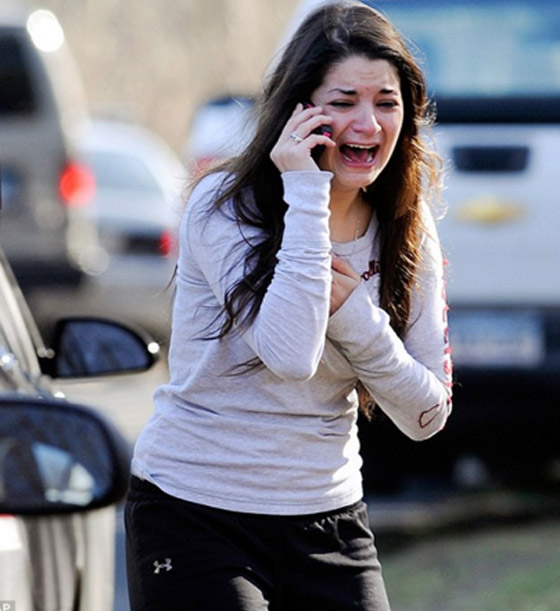 فتاة الازمات التي تظهر باكية مع كل تفجير.. ما هي حقيقتها؟ صورة رقم 1 فتاة الازمات التي تظهر باكية مع كل تفجير.. ما هي حقيقتها؟ صورة رقم 1