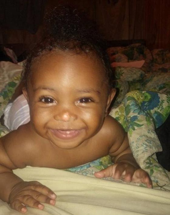 اطفال يطبخون شقيقتهم الرضيعة بالفرن البيتي اثناء اللعب صورة رقم 2 اطفال يطبخون شقيقتهم الرضيعة بالفرن البيتي اثناء اللعب صورة رقم 2