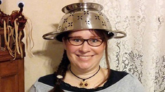 مصفاة مرخصة على رأس امرأة امريكية تمشيا مع معتقداتها الدينية صورة رقم 1 مصفاة مرخصة على رأس امرأة امريكية تمشيا مع معتقداتها الدينية صورة رقم 1