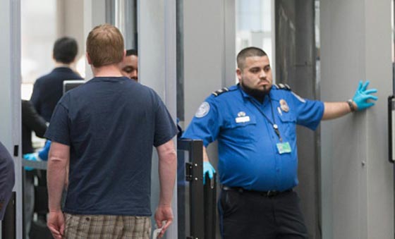 منع راكبين من الصعود الى طائرة ركاب امريكية لانهما تحدثا بالعربية صورة رقم 1 منع راكبين من الصعود الى طائرة ركاب امريكية لانهما تحدثا بالعربية صورة رقم 1