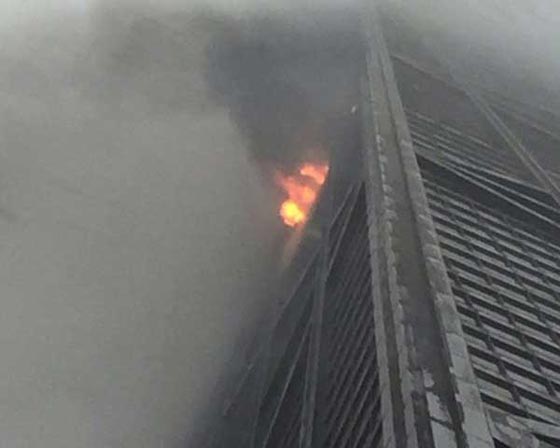 برج هانكوك في شيكاغو يشتعل.. اصابات واختناقات صورة رقم 6 برج هانكوك في شيكاغو يشتعل.. اصابات واختناقات صورة رقم 6