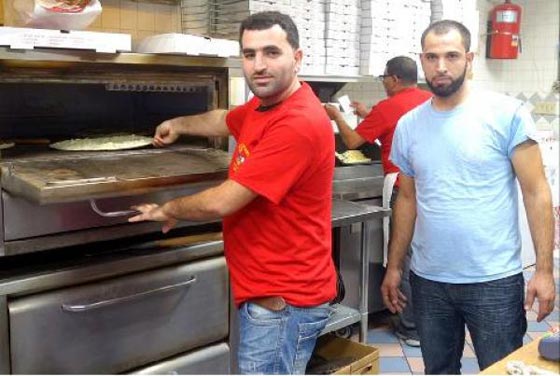 الاسلاموفوبيا تتجدد.. طرد شابين من طائرة بسبب التحدث بالعربية!! صورة رقم 2 الاسلاموفوبيا تتجدد.. طرد شابين من طائرة بسبب التحدث بالعربية!! صورة رقم 2