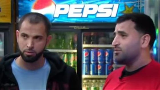 الاسلاموفوبيا تتجدد.. طرد شابين من طائرة بسبب التحدث بالعربية!! صورة رقم 3 الاسلاموفوبيا تتجدد.. طرد شابين من طائرة بسبب التحدث بالعربية!! صورة رقم 3