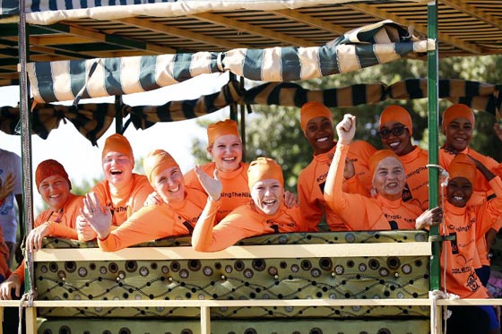 خبر طريف.. السفيرة الهولندية في السودان تقطع نهر النيل سباحة صورة رقم 3 خبر طريف.. السفيرة الهولندية في السودان تقطع نهر النيل سباحة صورة رقم 3