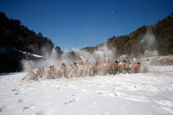 اكثر تدريبات الجيوش والوحدات الخاصة قسوة واخطرها حول العالم صورة رقم 5 اكثر تدريبات الجيوش والوحدات الخاصة قسوة واخطرها حول العالم صورة رقم 5