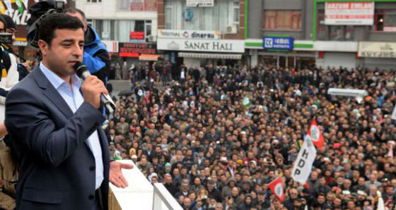 زجاج السيارة المقوى انقذ زعيم حزب كردي من الاغتيال بتركيا صورة رقم 3 زجاج السيارة المقوى انقذ زعيم حزب كردي من الاغتيال بتركيا صورة رقم 3