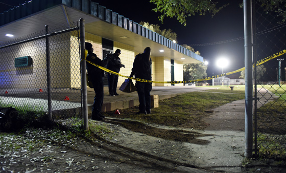 اطلاق نار على ملعب نيو اورليانز ونقل 16 شخصا الى المستشفى صورة رقم 1 اطلاق نار على ملعب نيو اورليانز ونقل 16 شخصا الى المستشفى صورة رقم 1