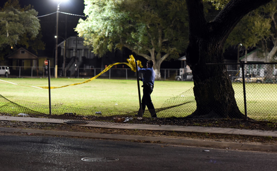 اطلاق نار على ملعب نيو اورليانز ونقل 16 شخصا الى المستشفى صورة رقم 6 اطلاق نار على ملعب نيو اورليانز ونقل 16 شخصا الى المستشفى صورة رقم 6