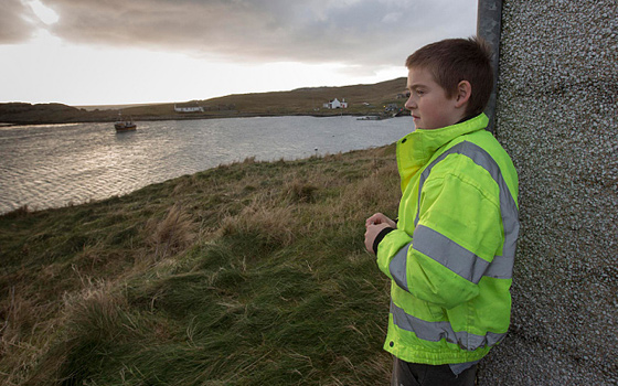 مدرسة ليس فيها سوى طالب واحد ينعم بمرافقها ويحتكرها لنفسه صورة رقم 2