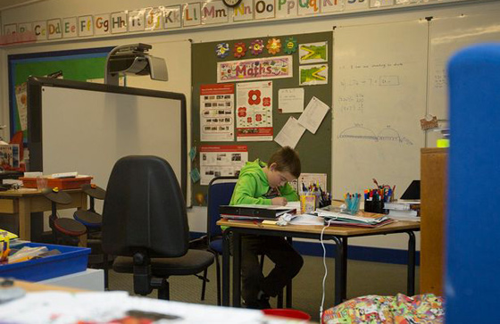 مدرسة ليس فيها سوى طالب واحد ينعم بمرافقها ويحتكرها لنفسه صورة رقم 1