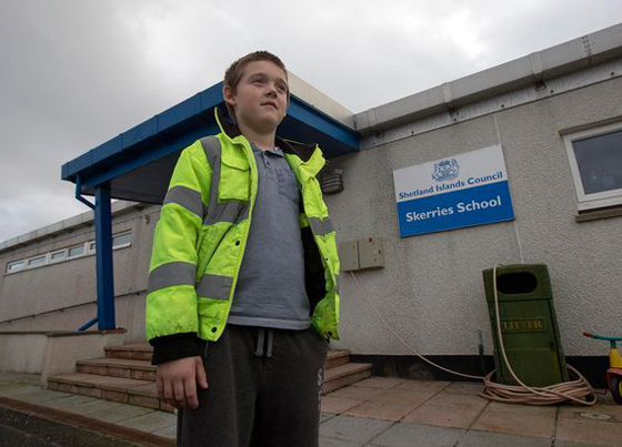 مدرسة ليس فيها سوى طالب واحد ينعم بمرافقها ويحتكرها لنفسه صورة رقم 5