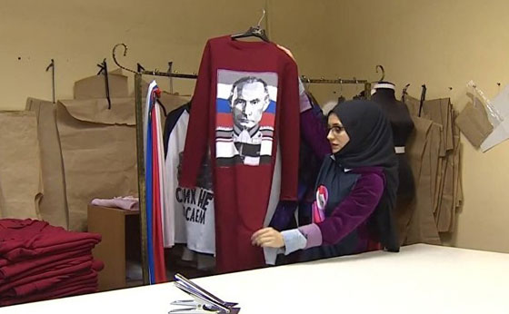 مصممة ازياء وضعت صورة بوتين على ازياء اسلامية تتعرض للتهديد صورة رقم 5 مصممة ازياء وضعت صورة بوتين على ازياء اسلامية تتعرض للتهديد صورة رقم 5