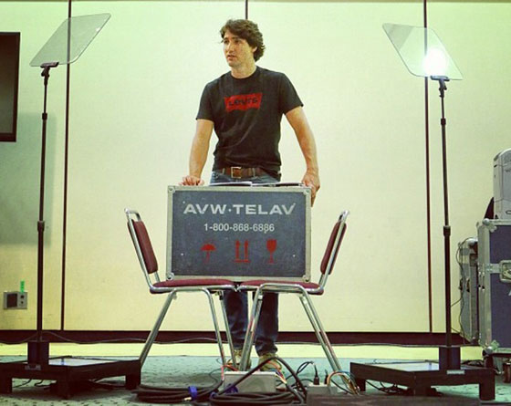 جاذبية الرئيس الكندي تجعل قلوب المراهقات تخفق من شدة الاثارة صورة رقم 18