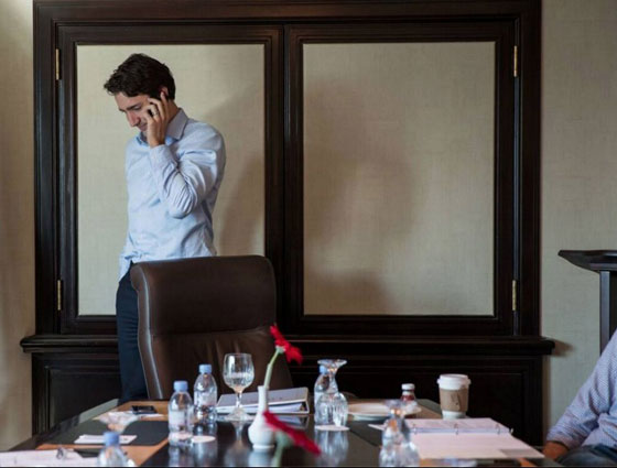 جاذبية الرئيس الكندي تجعل قلوب المراهقات تخفق من شدة الاثارة صورة رقم 22