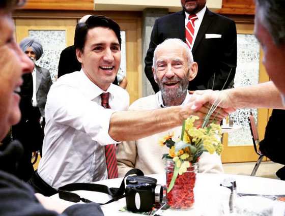 جاذبية الرئيس الكندي تجعل قلوب المراهقات تخفق من شدة الاثارة صورة رقم 23