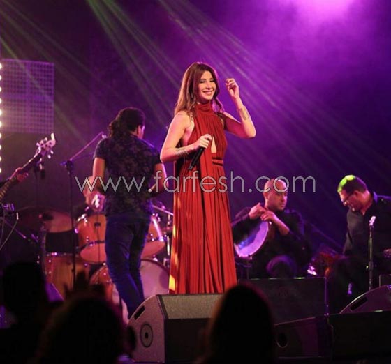 صور نانسي عجرم تشعل أجواء المغرب وتتألق بفستان احمر يفيض انوثة واناقة  صورة رقم 4