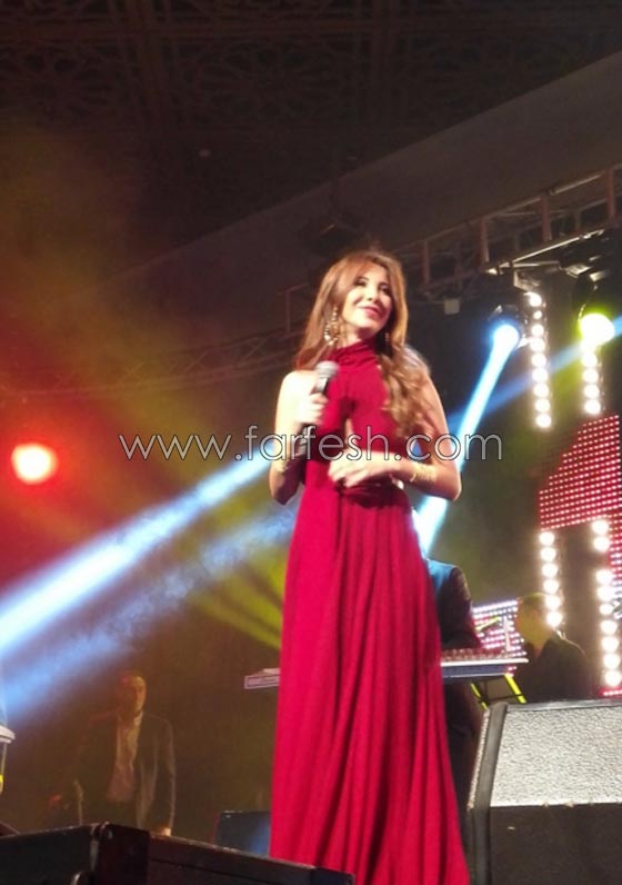 صور نانسي عجرم تشعل أجواء المغرب وتتألق بفستان احمر يفيض انوثة واناقة  صورة رقم 6