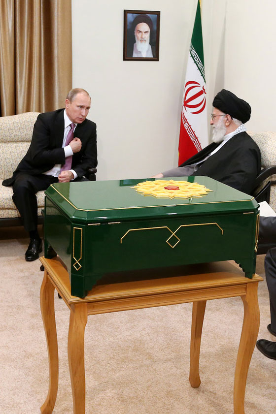 اقدم نسخة قرآن في روسيا يهديها بوتين لخامنئي صورة رقم 1