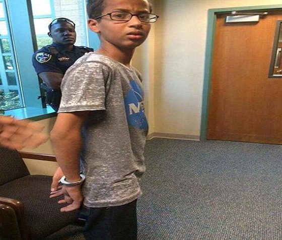 اسرة الطالب المسلم صانع الساعة القنبلة تطالب بتعويض بقيمة 15 مليون دولار صورة رقم 3