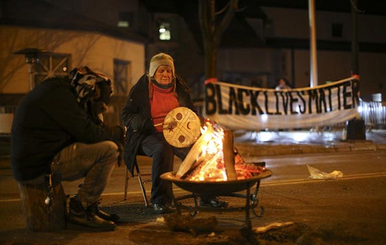 العنصرية مرض قتّال.. مصرع شاب اسود يطيح بقائد شرطة شيكاغو صورة رقم 6 العنصرية مرض قتّال.. مصرع شاب اسود يطيح بقائد شرطة شيكاغو صورة رقم 6