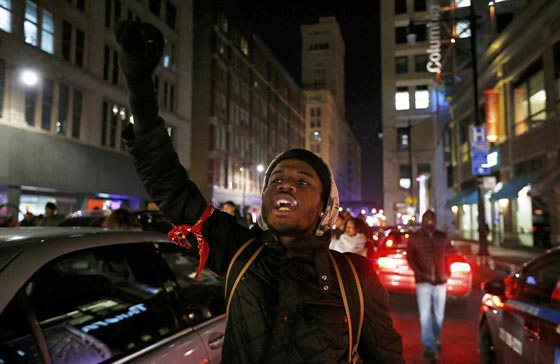 العنصرية مرض قتّال.. مصرع شاب اسود يطيح بقائد شرطة شيكاغو صورة رقم 8 العنصرية مرض قتّال.. مصرع شاب اسود يطيح بقائد شرطة شيكاغو صورة رقم 8