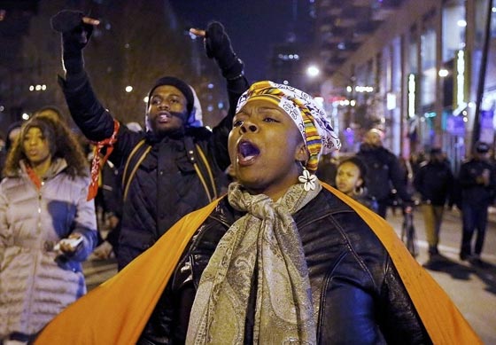 العنصرية مرض قتّال.. مصرع شاب اسود يطيح بقائد شرطة شيكاغو صورة رقم 11 العنصرية مرض قتّال.. مصرع شاب اسود يطيح بقائد شرطة شيكاغو صورة رقم 11