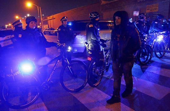 العنصرية مرض قتّال.. مصرع شاب اسود يطيح بقائد شرطة شيكاغو صورة رقم 12 العنصرية مرض قتّال.. مصرع شاب اسود يطيح بقائد شرطة شيكاغو صورة رقم 12