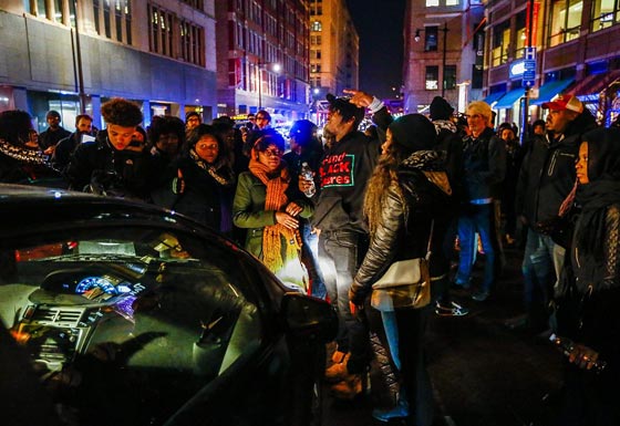 العنصرية مرض قتّال.. مصرع شاب اسود يطيح بقائد شرطة شيكاغو صورة رقم 14 العنصرية مرض قتّال.. مصرع شاب اسود يطيح بقائد شرطة شيكاغو صورة رقم 14