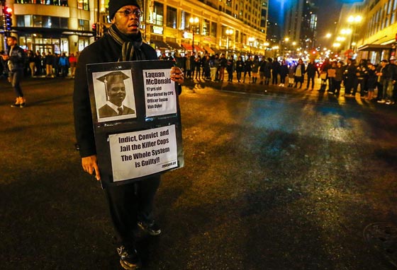 العنصرية مرض قتّال.. مصرع شاب اسود يطيح بقائد شرطة شيكاغو صورة رقم 15 العنصرية مرض قتّال.. مصرع شاب اسود يطيح بقائد شرطة شيكاغو صورة رقم 15