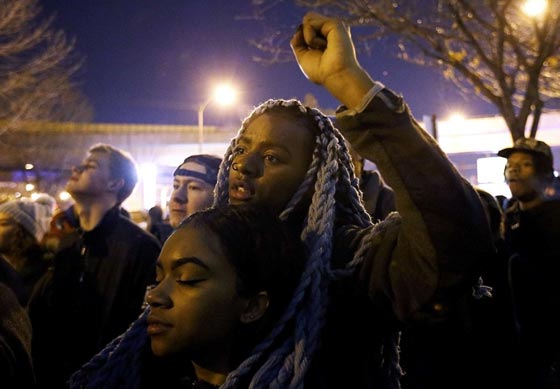 العنصرية مرض قتّال.. مصرع شاب اسود يطيح بقائد شرطة شيكاغو صورة رقم 19 العنصرية مرض قتّال.. مصرع شاب اسود يطيح بقائد شرطة شيكاغو صورة رقم 19