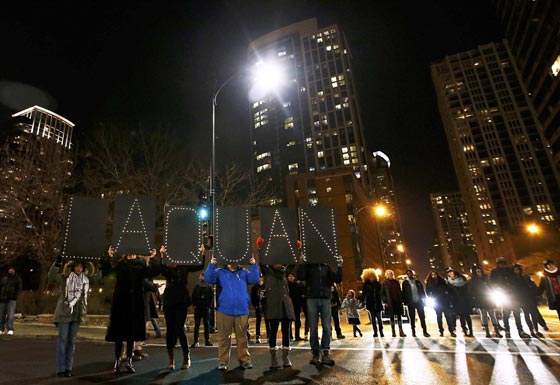 العنصرية مرض قتّال.. مصرع شاب اسود يطيح بقائد شرطة شيكاغو صورة رقم 22 العنصرية مرض قتّال.. مصرع شاب اسود يطيح بقائد شرطة شيكاغو صورة رقم 22