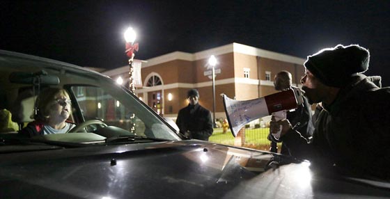 العنصرية مرض قتّال.. مصرع شاب اسود يطيح بقائد شرطة شيكاغو صورة رقم 23 العنصرية مرض قتّال.. مصرع شاب اسود يطيح بقائد شرطة شيكاغو صورة رقم 23