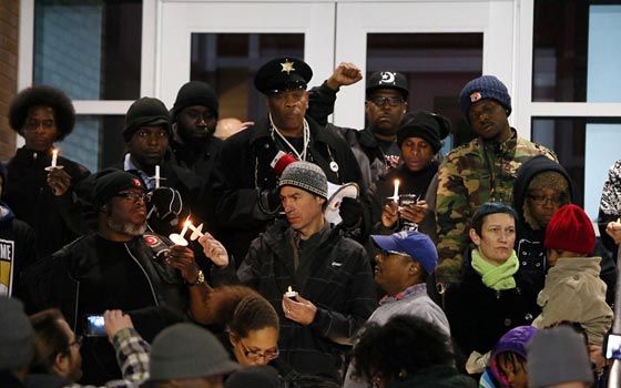 العنصرية مرض قتّال.. مصرع شاب اسود يطيح بقائد شرطة شيكاغو صورة رقم 24 العنصرية مرض قتّال.. مصرع شاب اسود يطيح بقائد شرطة شيكاغو صورة رقم 24