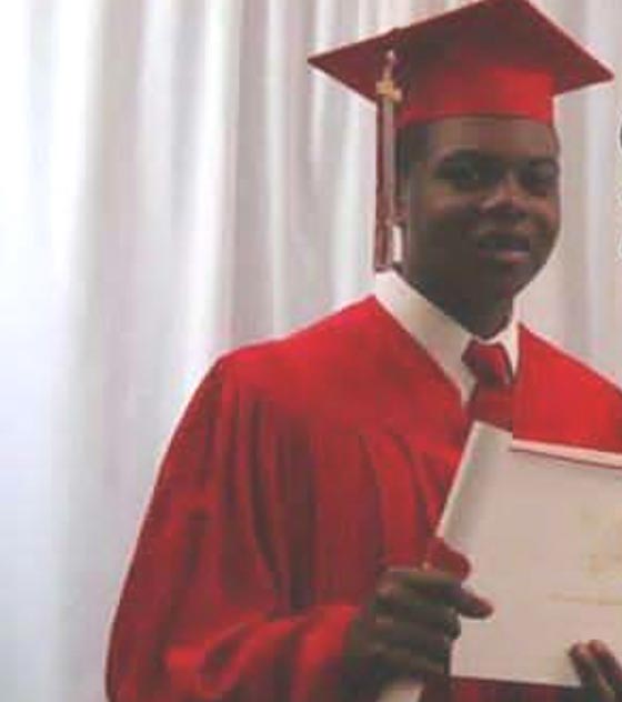 فيديو جديد يظهر مقتل مراهق اسود على يد شرطي ابيض يهز شيكاغو صورة رقم 4 فيديو جديد يظهر مقتل مراهق اسود على يد شرطي ابيض يهز شيكاغو صورة رقم 4