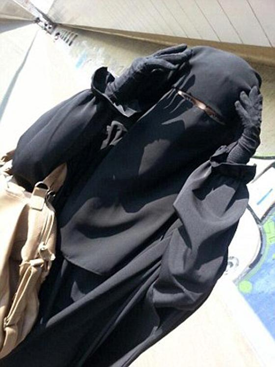 دواعش الرقة يعدمون اشهر مراهقة التحقت بهم.. بالضرب حتى الموت!! صورة رقم 1 دواعش الرقة يعدمون اشهر مراهقة التحقت بهم.. بالضرب حتى الموت!! صورة رقم 1