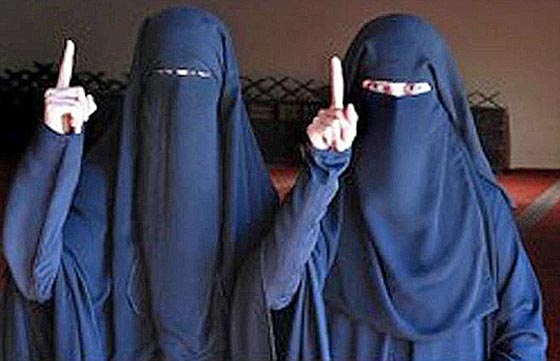 دواعش الرقة يعدمون اشهر مراهقة التحقت بهم.. بالضرب حتى الموت!! صورة رقم 4 دواعش الرقة يعدمون اشهر مراهقة التحقت بهم.. بالضرب حتى الموت!! صورة رقم 4