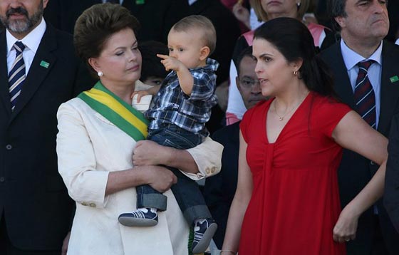 القصة الكاملة للرئيسة البرازيلية.. من الصعق والسجن الى مقعد الرئاسة صورة رقم 17