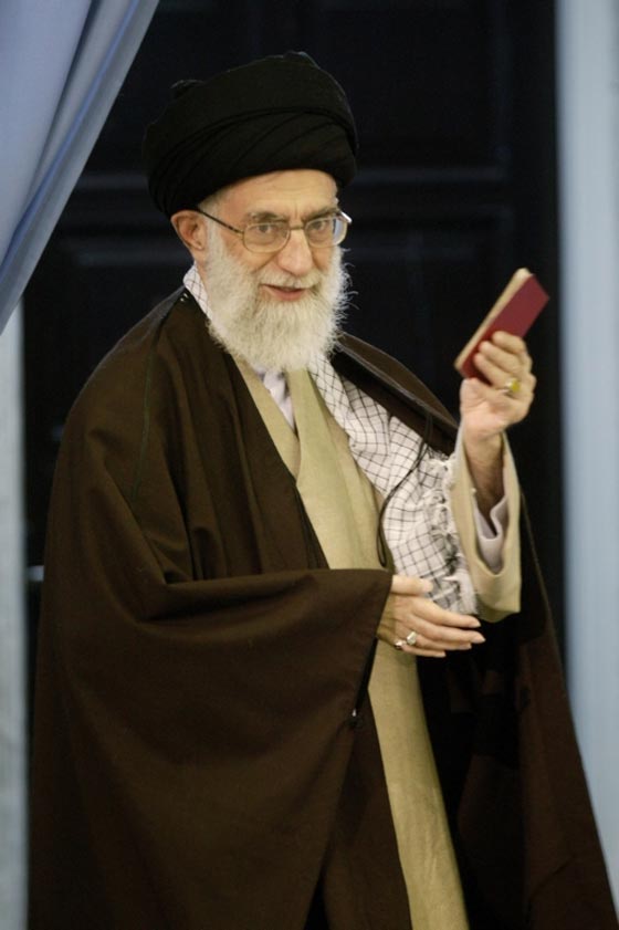 خامنئي يتهم امريكا باختراق صانعي القرار في ايران باساليبها الغربية صورة رقم 3 خامنئي يتهم امريكا باختراق صانعي القرار في ايران باساليبها الغربية صورة رقم 3