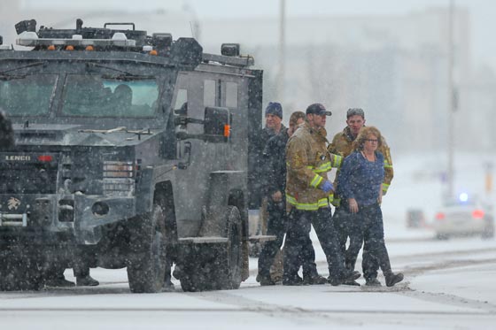 مسلح يطلق النار في عيادة بكولورادو الامريكية والحصيلة 3 قتلى و9 جرحى صورة رقم 9 مسلح يطلق النار في عيادة بكولورادو الامريكية والحصيلة 3 قتلى و9 جرحى صورة رقم 9