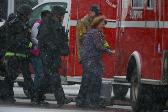 مسلح يطلق النار في عيادة بكولورادو الامريكية والحصيلة 3 قتلى و9 جرحى صورة رقم 13 مسلح يطلق النار في عيادة بكولورادو الامريكية والحصيلة 3 قتلى و9 جرحى صورة رقم 13