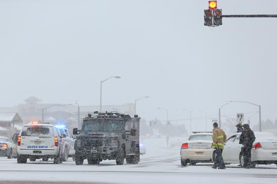 مسلح يطلق النار في عيادة بكولورادو الامريكية والحصيلة 3 قتلى و9 جرحى صورة رقم 15 مسلح يطلق النار في عيادة بكولورادو الامريكية والحصيلة 3 قتلى و9 جرحى صورة رقم 15