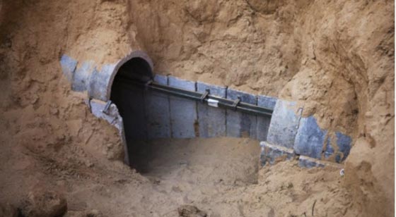  صدمة لحرس الحدود المصري اثناء قيامه بتدمير انفاق تحت رفح صورة رقم 1