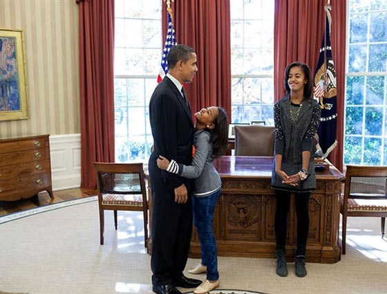  أجمل الصور الجماعية لأسرة اوباما منذ دخولها البيت الابيض صورة رقم 16
